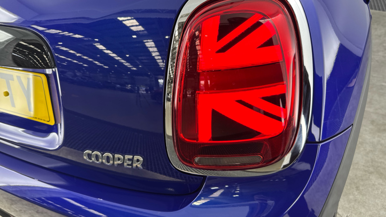 MINI Hatchback 1.5 Cooper Classic II 3dr [Comfort Pack] Petrol Hatchback